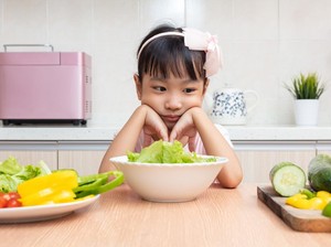 Kenali Bedanya Anak Picky Eater & Nafsu Makan Turun