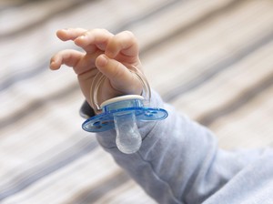Anak Muda Pakai Empeng buat Redakan Stres, Dokter Beri Peringatan