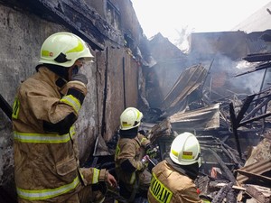 Belasan Rumah di Kampung Melayu Jaktim Terbakar Akibat Korsleting Listrik
