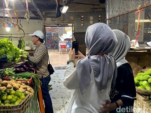 Mahasiswa Bandung Belajar Fotografi di Lapangan, Memotret Kehidupan di Pasar