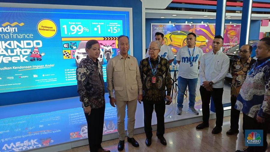 Menteri Perindustrian Agus Gumiwang Kartasasmita di Gaikindo Jakarta Auto Week, Jumat (22/11/2024). (վ/Ferry Sandi)