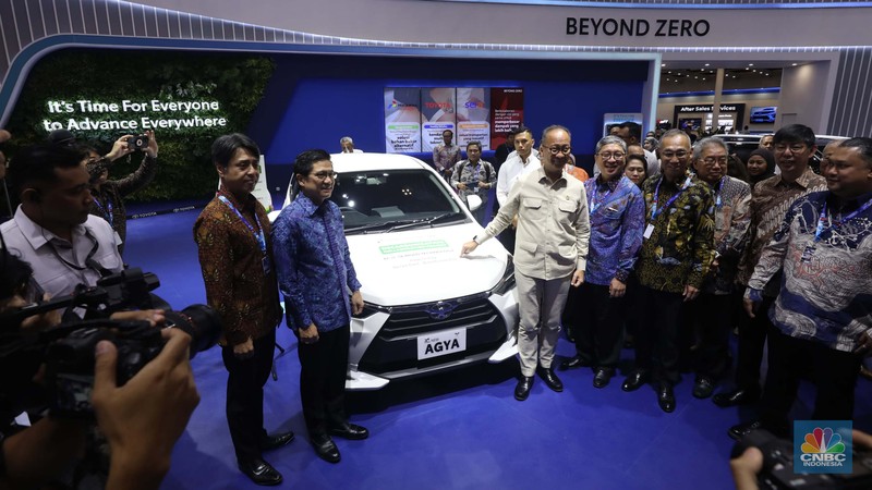 Suasana pameran otomotif Gaikindo Jakarta Auto Week (GJAW) 2024 di ICE BSD, Tangerang Selatan, Jumat (22/11/2024). (CNBC Indonesia/Muhamad Sabki)