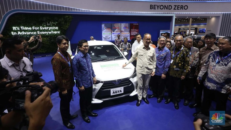 Suasana pameran otomotif Gaikindo Jakarta Auto Week (GJAW) 2024 di ICE BSD, Tangerang Selatan, Jumat (22/11/2024). (CNBC Indonesia/Muhamad Sabki)