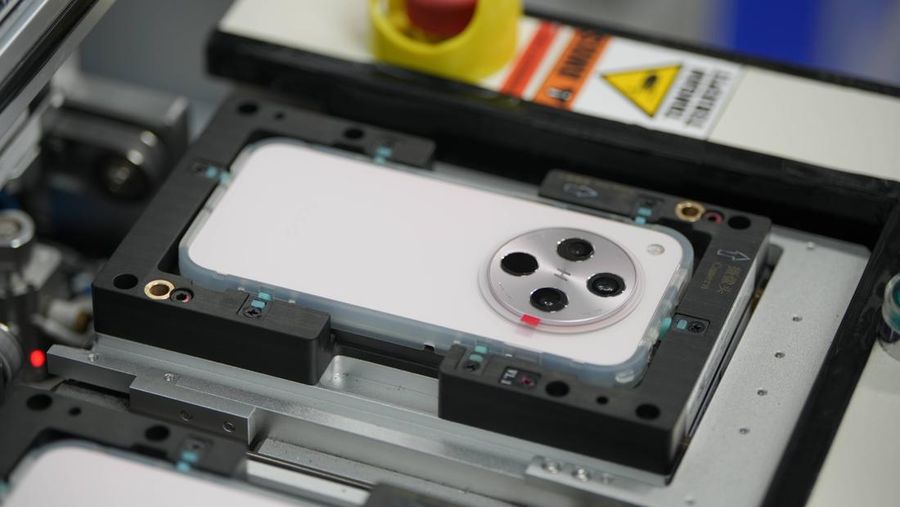 OPPO Indonesia pastikan kualitas tanpa kompromi pada Find X8 Series lewat proses produksi dan quality control yang ketat. (Dok: OPPO)