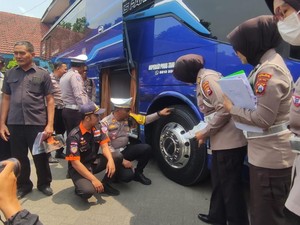 Cek Kelaikan Bus di Mojokerto, Polisi Temukan Sopir Ugal-ugalan