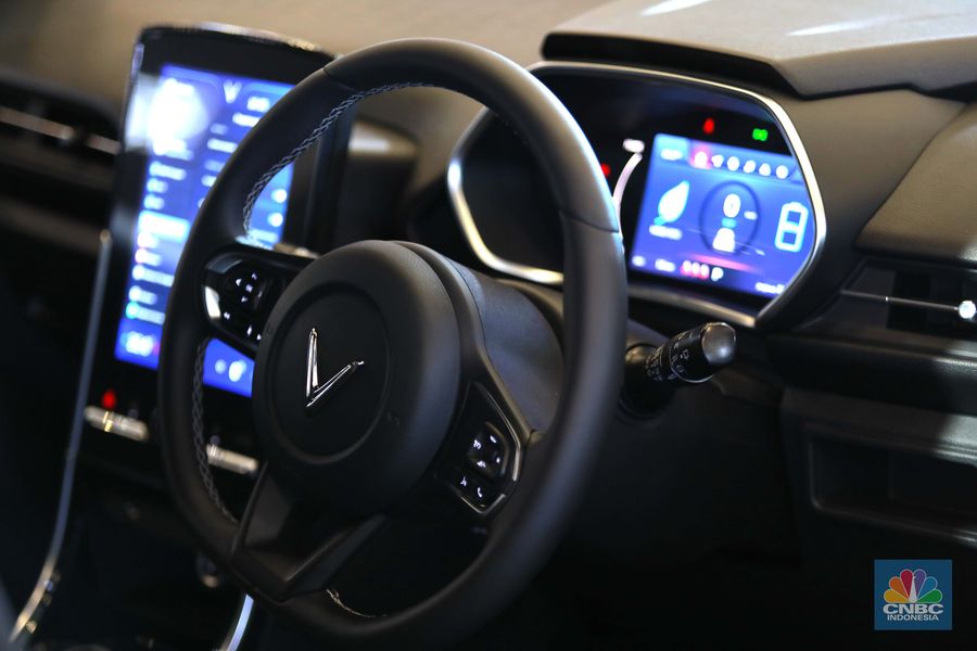 Sejumlah unit mobil Vinfast VF5 dipajang di booth VinFast di ajang Gaikindo Jakarta Auto Week (GJAW) 2024 di Hall 6, ICE BSD, Tangerang, Jumat. 22/11. (վ/Muhammad Sabki)