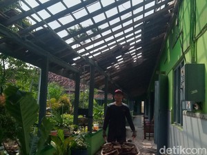 Ruang Kelas Rusak Diterjang Angin, Siswa SMPN 1 dan 6 Klaten Diliburkan