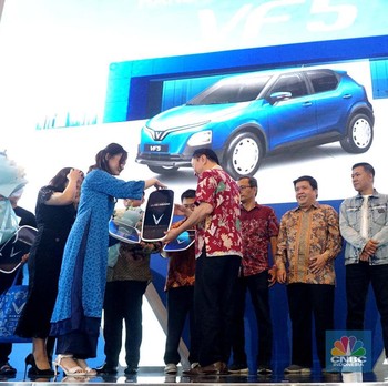 Terlaris di Vietnam, Vinfast Serah Terima Unit V5 ke Konsumen di GJAW