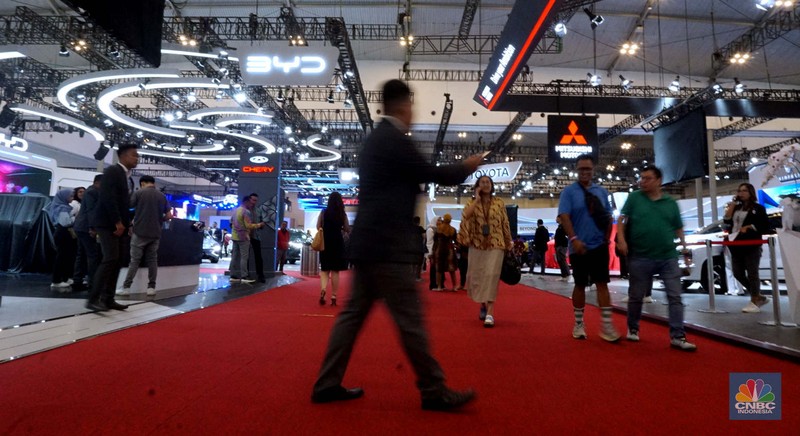 Suasana pameran otomotif Gaikindo Jakarta Auto Week (GJAW) 2024 di ICE BSD, Tangerang Selatan, Jumat (22/11/2024). Suasana pameran otomotif Gaikindo Jakarta Auto Week (GJAW) 2024 di ICE BSD, Tangerang Selatan, Jumat (22/11/2024). (CNBC Indonesia/Muhamad Sabki)