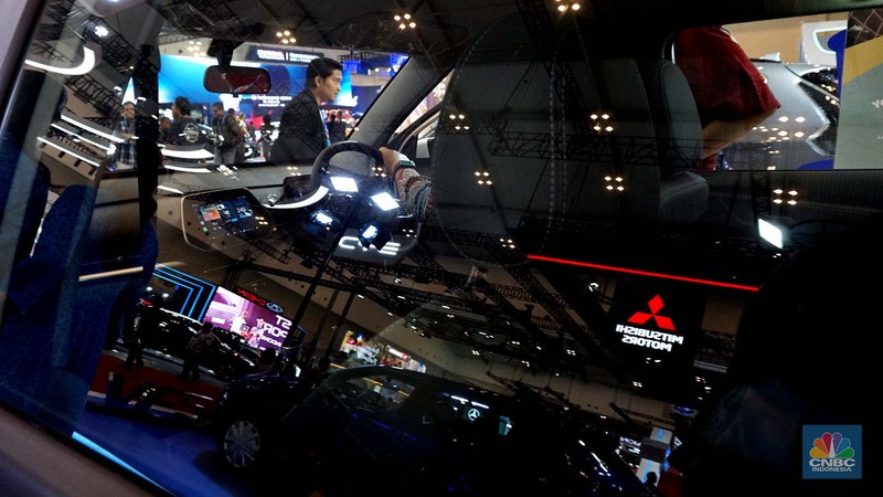 Suasana pameran otomotif Gaikindo Jakarta Auto Week (GJAW) 2024 di ICE BSD, Tangerang Selatan, Jumat (22/11/2024). (CNBC Indonesia/Muhamad Sabki)