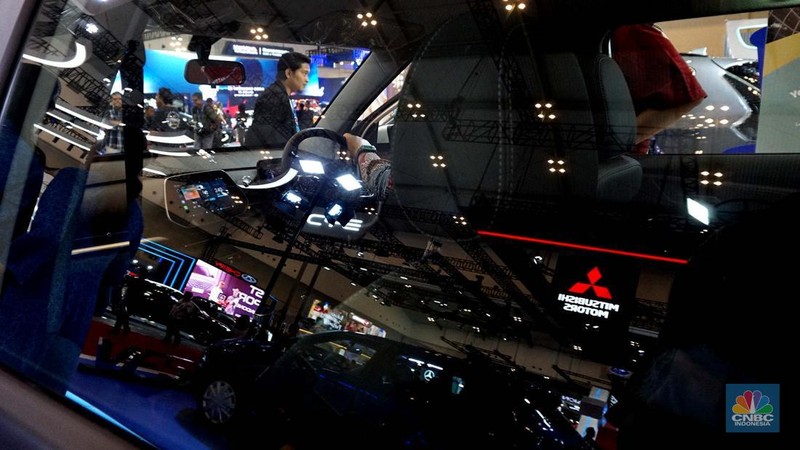 Suasana pameran otomotif Gaikindo Jakarta Auto Week (GJAW) 2024 di ICE BSD, Tangerang Selatan, Jumat (22/11/2024). (CNBC Indonesia/Muhamad Sabki)