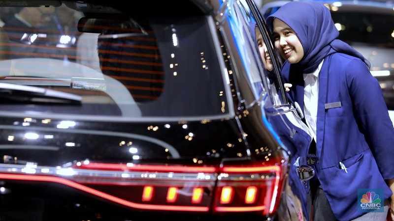 Suasana pameran otomotif Gaikindo Jakarta Auto Week (GJAW) 2024 di ICE BSD, Tangerang Selatan, Jumat (22/11/2024). (CNBC Indonesia/Muhamad Sabki)