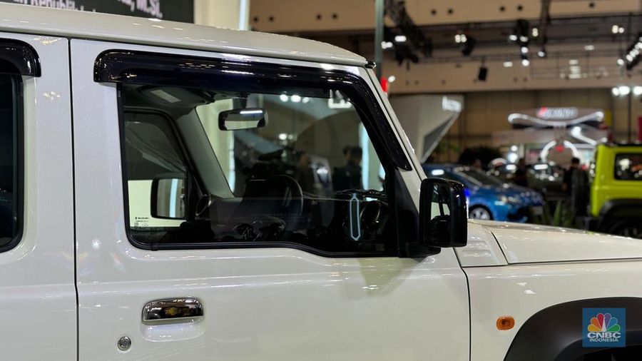 Suzuki Indonesia resmi meluncurkan 'sang legend' Jimny 5-door White Rhino Edition dipamerakan di ajang pameran otomotif Gaikindo Jakarta Auto Week (GJAW) 2024 di ICE BSD, Tangerang Selatan, Jumat (22/11/2024). (²©²ÊÍøÕ¾/Ferry Sandi)