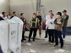 14 Truk Dikawal Polisi Distribusikan Logistik Pilkada Bojonegoro