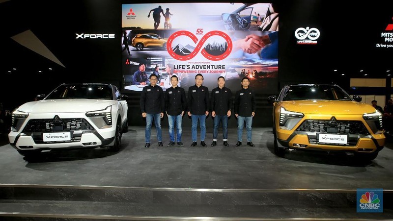 Suasana pameran otomotif Gaikindo Jakarta Auto Week (GJAW) 2024 di ICE BSD, Tangerang Selatan, Jumat (22/11/2024). (CNBC Indonesia/Muhamad Sabki)