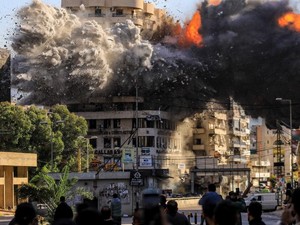 5 Rudal Israel Hantam Gedung Permukiman di Jantung Kota Beirut