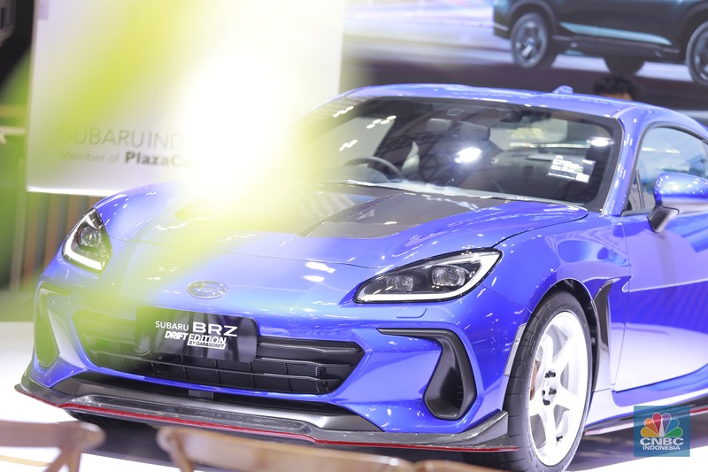 Suasana pameran otomotif Gaikindo Jakarta Auto Week (GJAW) 2024 di ICE BSD, Tangerang Selatan, Jumat (22/11/2024). (CNBC Indonesia/Muhamad Sabki)