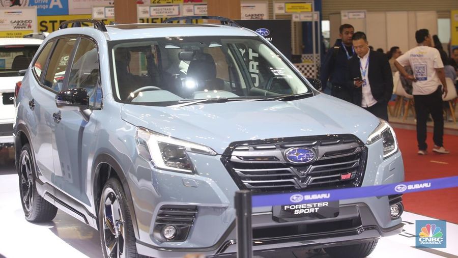 Suasana pameran otomotif Gaikindo Jakarta Auto Week (GJAW) 2024 di ICE BSD, Tangerang Selatan, Jumat (22/11/2024). (CNBC Indonesia/Muhamad Sabki)
