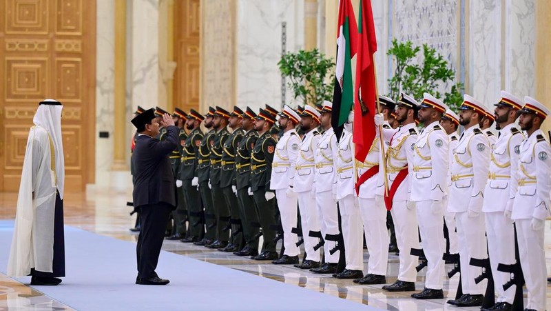 Presiden Prabowo Subianto disambut upacara kenegaraan di Qasr Al Watn, Abu Dhabi, Persatuan Emirat Arab (PEA), pada Sabtu, 23 November 2024. (Muchlis Jr - Biro Pers Sekretariat Presiden)