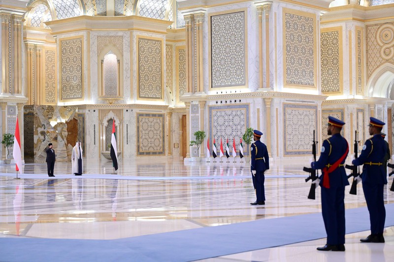 Presiden Prabowo Subianto disambut upacara kenegaraan di Qasr Al Watn, Abu Dhabi, Persatuan Emirat Arab (PEA), pada Sabtu, 23 November 2024. (Muchlis Jr - Biro Pers Sekretariat Presiden)