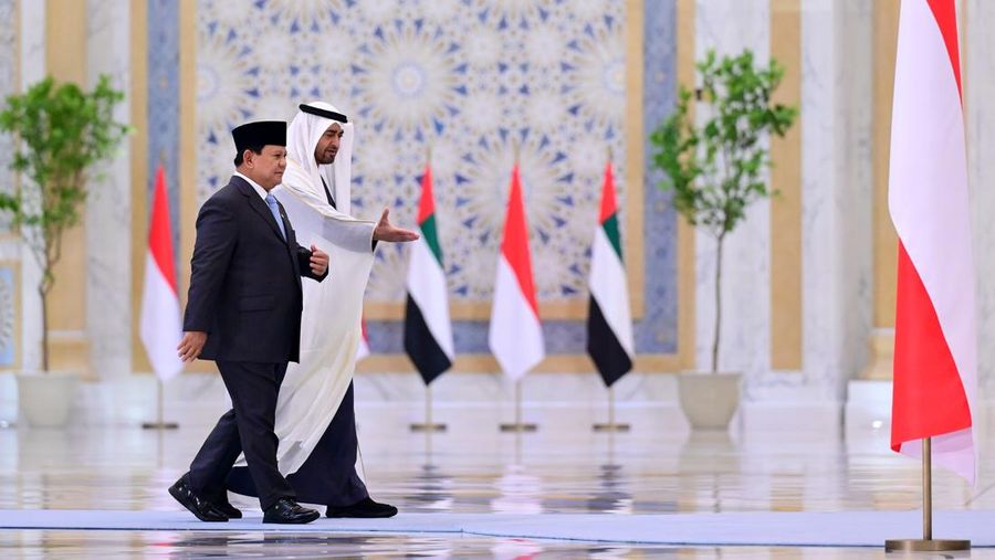 Presiden Prabowo Subianto disambut upacara kenegaraan di Qasr Al Watn, Abu Dhabi, Persatuan Emirat Arab (PEA), pada Sabtu, 23 November 2024. (Muchlis Jr - Biro Pers Sekretariat Presiden)