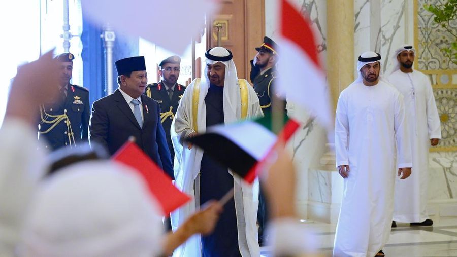 Presiden Prabowo Subianto disambut upacara kenegaraan di Qasr Al Watn, Abu Dhabi, Persatuan Emirat Arab (PEA), pada Sabtu, 23 November 2024. (Muchlis Jr - Biro Pers Sekretariat Presiden)