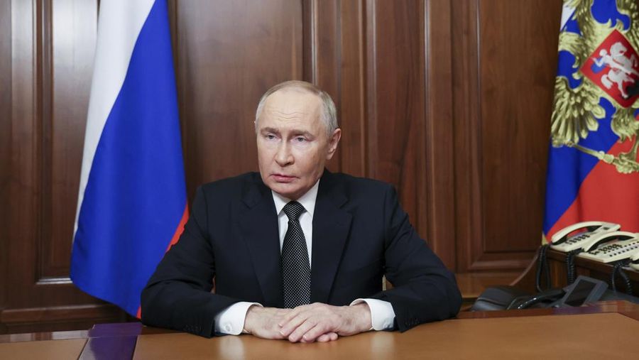 Presiden Rusia Vladimir Putin menyampaikan pidato kepada rakyat di Kremlin di Moskow, Rusia, Kamis, 21 November 2024. (Vyacheslav Prokofyev, Sputnik, Kremlin Pool Photo via AP)