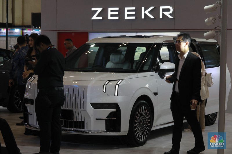 Suasana pameran otomotif Gaikindo Jakarta Auto Week (GJAW) 2024 di ICE BSD, Tangerang Selatan, Jumat (22/11/2024). Suasana pameran otomotif Gaikindo Jakarta Auto Week (GJAW) 2024 di ICE BSD, Tangerang Selatan, Jumat (22/11/2024). (CNBC Indonesia/Muhamad Sabki)