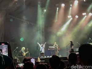 Penampilan Segar St Vincent yang Meliuk-liuk di Joyland Fest