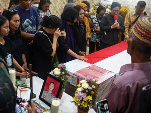 Reaksi Keluarga Besar AKP Ryanto yang Gugur Ditembak AKP Dadang