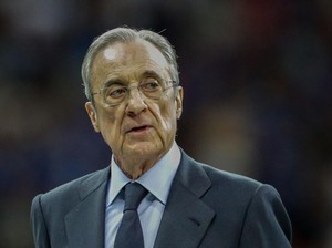 Fans Madrid Pasang Banner Desak Florentino Perez Mundur