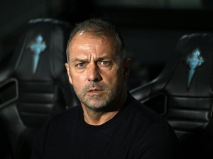 Barcelona Disalip Atletico di Klasemen, Hansi Flick Kalem