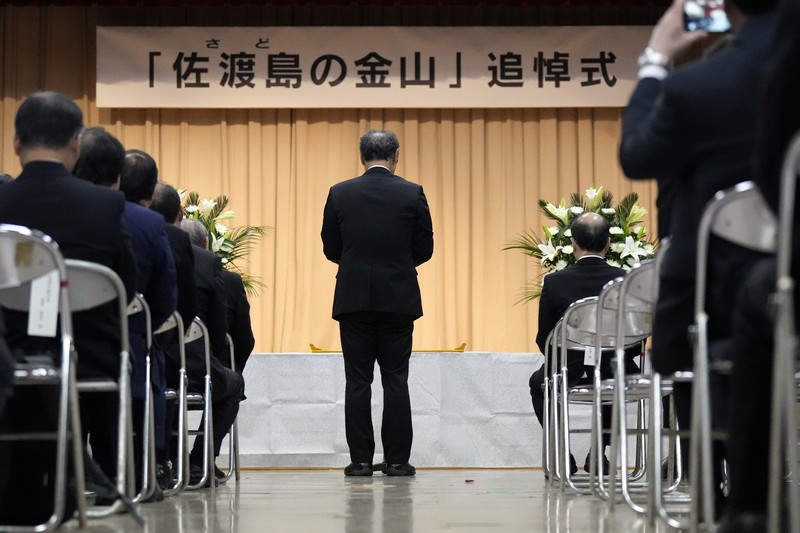 Japan South Korea Sado Guests offer a moment of silence during a memorial ceremony for the Sado Island Gold Mine in Sado, Niigata prefecture, Japan, Sunday, Nov. 24, 2024. (AP Photo/Eugene Hoshiko)