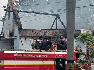 Meteran Listrik Meledak, Kantor Camat Woja Terbakar