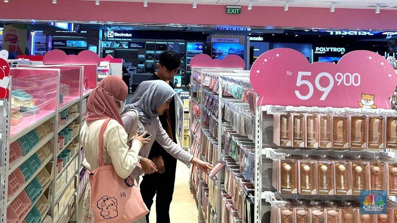 Miniso Pink Baru Buka di Transmart Cilandak. (CNBC Indonesia/Elga)