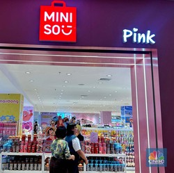 Bertabur Diskon! Miniso Pink Hadir di Transmart Cilandak