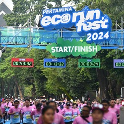 Pelari Apresiasi Pertamina Eco RunFest 2024