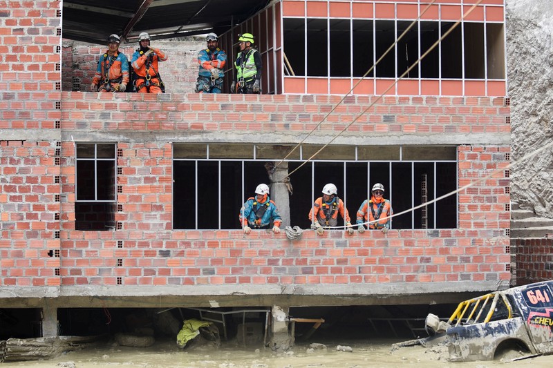 Rumah-rumah terendam banjir akibat meluapnya Sungai Pasajahuira di La Paz, Bolivia, Minggu, 24 November 2024. Rumah-rumah terendam banjir akibat meluapnya Sungai Pasajahuira di La Paz, Bolivia, Minggu, 24 November 2024. (AP Photo/Juan Karita)