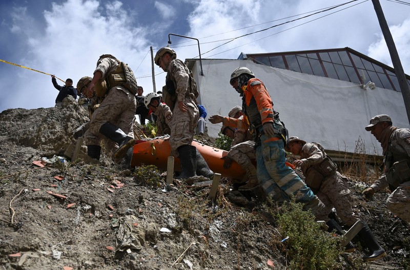 Rumah-rumah terendam banjir akibat meluapnya Sungai Pasajahuira di La Paz, Bolivia, Minggu, 24 November 2024. Rumah-rumah terendam banjir akibat meluapnya Sungai Pasajahuira di La Paz, Bolivia, Minggu, 24 November 2024. (AP Photo/Juan Karita)