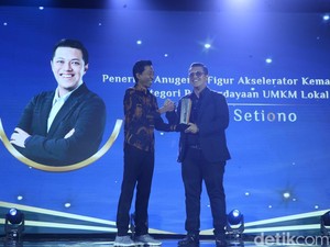 Dedikasi Majukan UMKM Antarkan Hendy Sabet Penghargaan detikJatim Awards