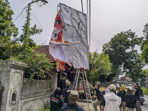Bawaslu NTB Patroli Copot Ribuan APK Paslon Pilkada Saat Masa Tenang