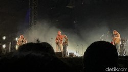 Bombay Bicycle Club Bayar Penantian 12 Tahun Fans di Jakarta