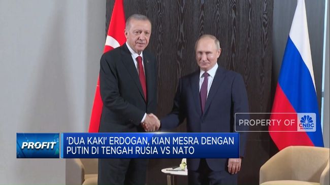 Video: 'Dua Kaki' Erdogan, Mesra Dengan Putin di Tengah Rusia Vs NATO