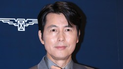 Akun Blue Dragon Film Awards Diserang Gegara Jung Woo Sung