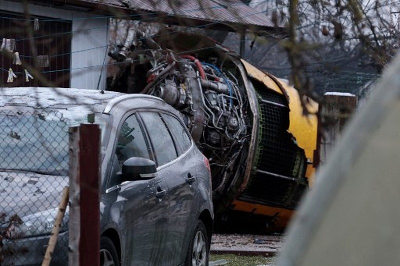 LITHUANIA-CRASH/ Smoke billows following a DHL cargo plane crash in Vilnius, Lithuania, November 25, 2024. REUTERS/Andrius Sytas