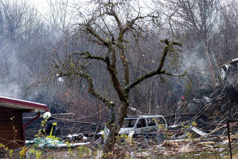 LITHUANIA-CRASH/ Smoke billows following a DHL cargo plane crash in Vilnius, Lithuania, November 25, 2024. REUTERS/Andrius Sytas