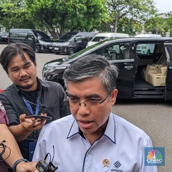 Prabowo Panggil Menaker ke Istana, UMP 2025 Bakal Diumumkan?