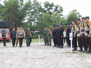 TNI-Polri Kawal Distribusi Logistik Pilwalkot hingga Sampai TPS di Dumai