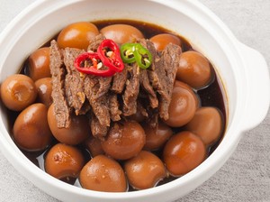 Resep Semur Telur Puyuh dan Daging yang Manis Gurih Untuk Lauk Bekal