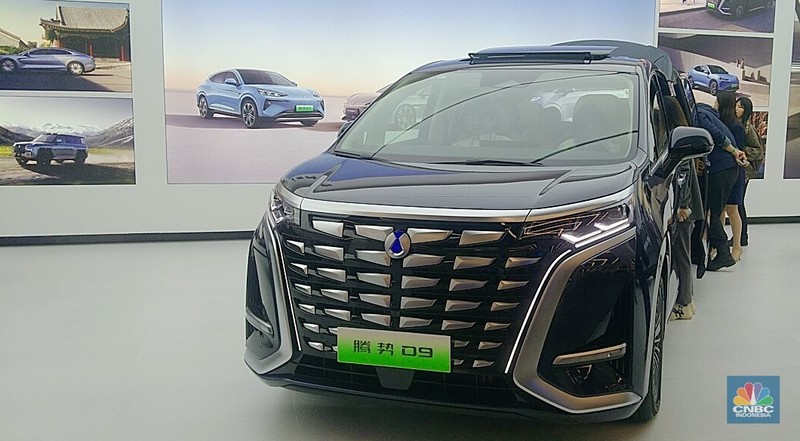 Brand kendaraan listrik mewah (electric vehicle/EV) produksi BYD yang dinamai Denza/Dok: Suhendra Brand kendaraan listrik mewah (electric vehicle/EV) produksi BYD yang dinamai Denza/Dok: Suhendra
